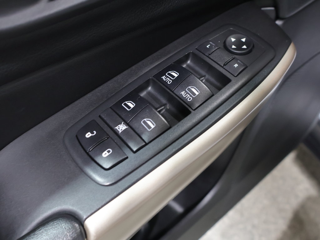 Used 2018 Jeep Cherokee Limited w/ Trailer Tow Group AWD/4WD image 15
