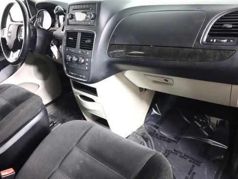 Used 2015 Dodge Grand Caravan American Value Package w/ UConnect Hands-Free Group image 32