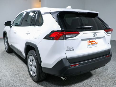 Used 2022 Toyota RAV4 LE FWD image 9