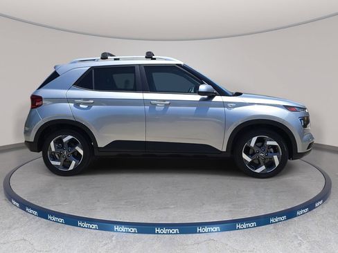 Used 2023 Hyundai Venue SEL FWD image 5