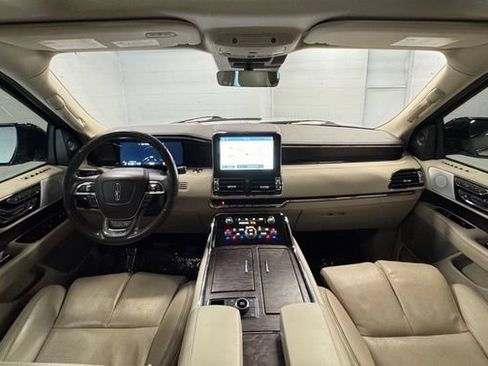 Used 2021 Lincoln Navigator Reserve w/ Luxury Package AWD/4WD image 19