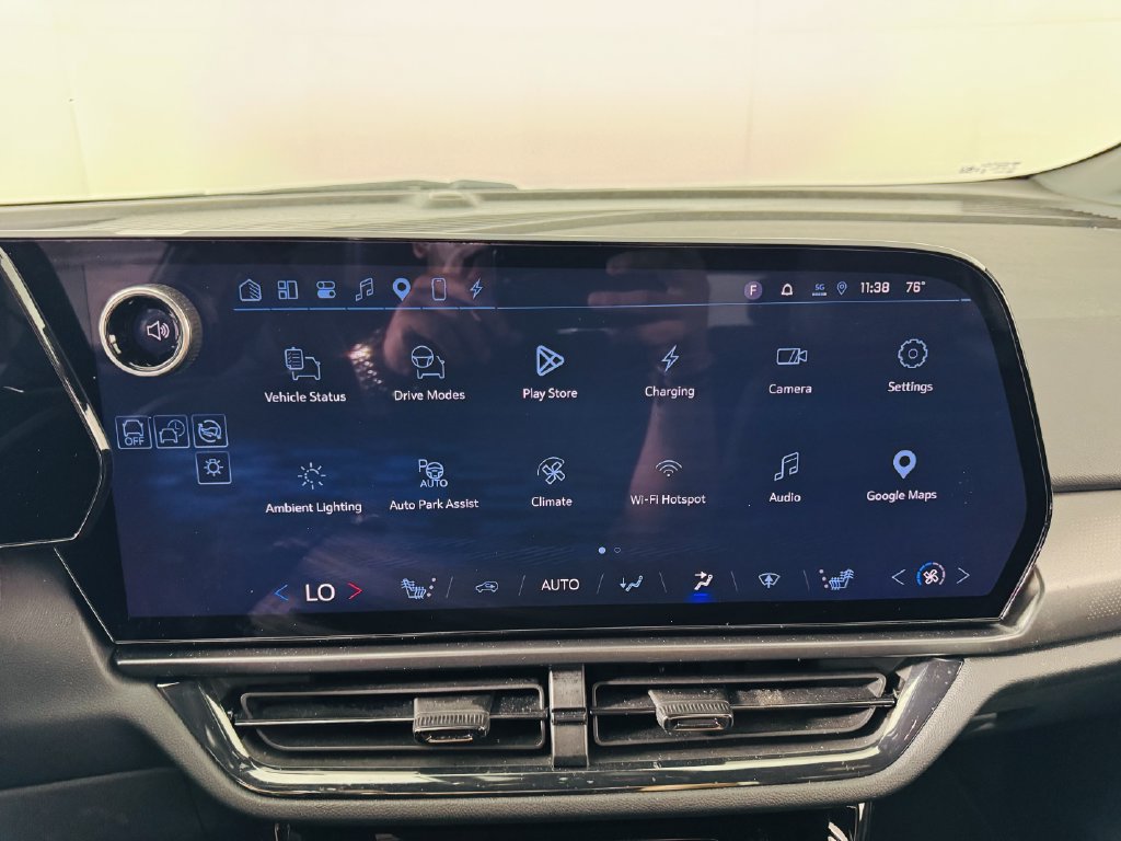 Used 2024 Chevrolet Equinox EV RS FWD image 14