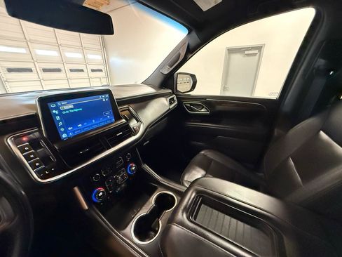 Used 2022 Chevrolet Suburban LT AWD/4WD image 21