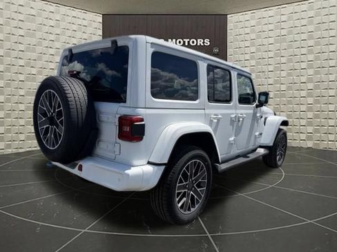 Used 2023 Jeep Wrangler Unlimited Sahara AWD/4WD image 3