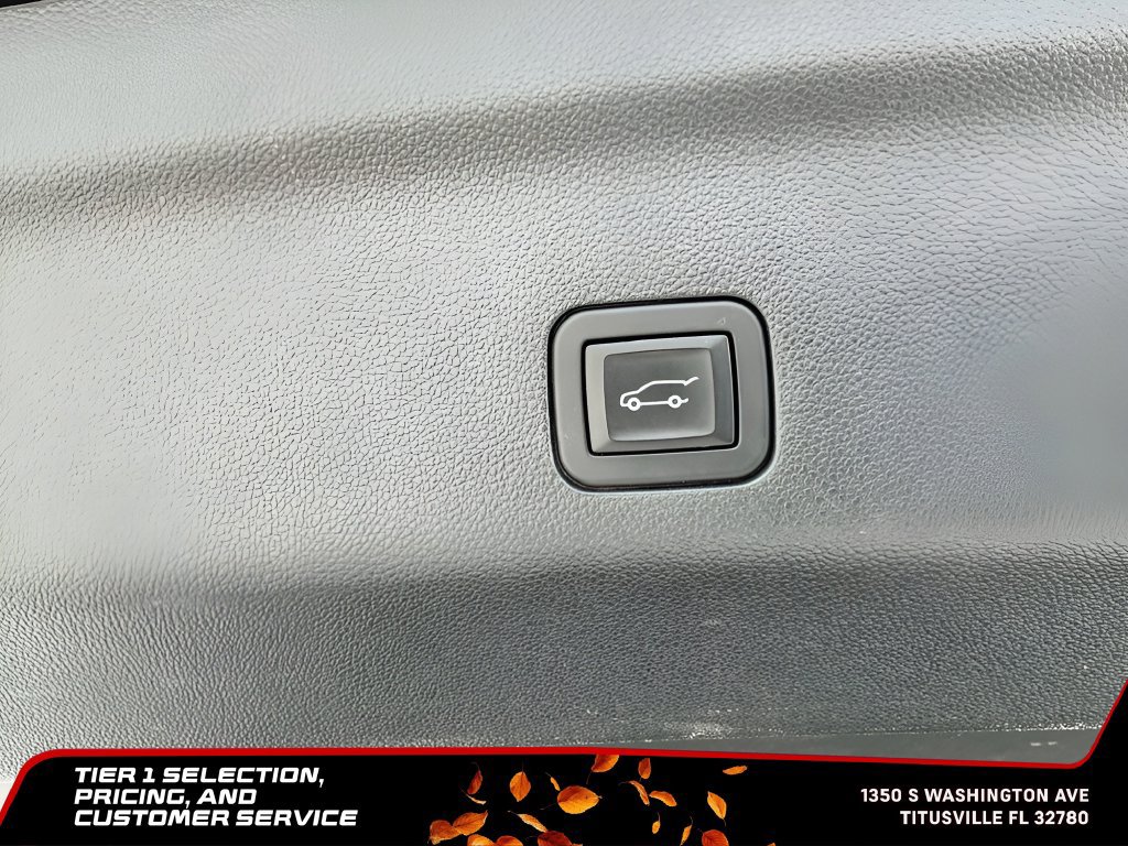 Used 2024 Chevrolet Suburban LT AWD/4WD image 17