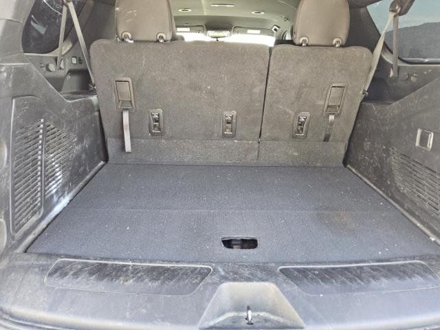 Used 2023 Chevrolet Suburban LS RWD image 3