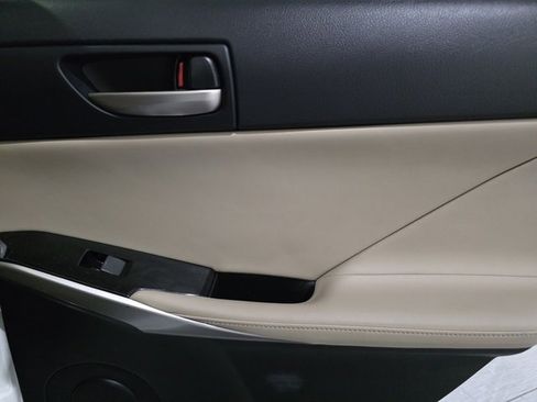 Used 2017 Lexus IS 300 AWD image 12