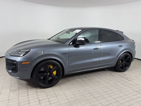 Certified 2026 Porsche Cayenne Turbo AWD/4WD image 1