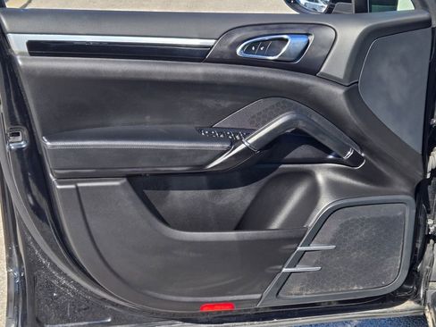 Used 2018 Porsche Cayenne image 17