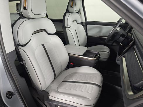 Used 2025 Rivian R1S Adventure AWD/4WD image 24