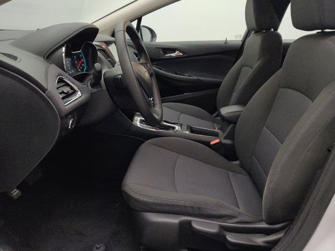 Used 2018 Chevrolet Cruze LT FWD image 17