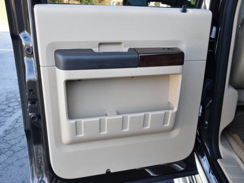 Used 2008 Ford F350 Lariat image 12