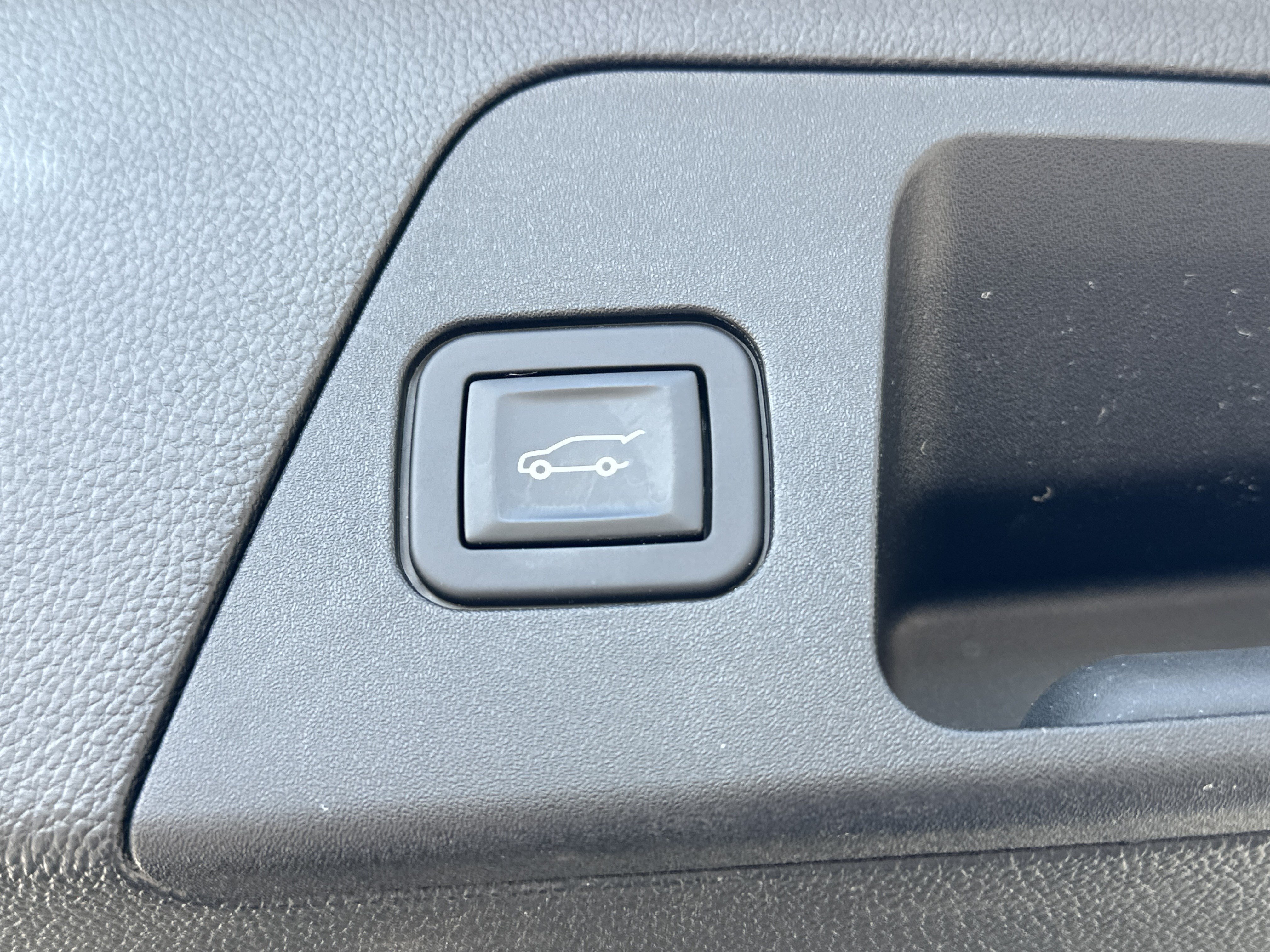 Used 2019 Buick Envision Essence FWD image 15