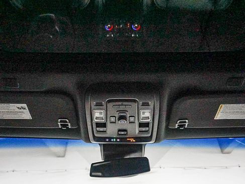 Used 2023 GMC Yukon XL SLT w/ SLT Premium Package AWD/4WD image 13