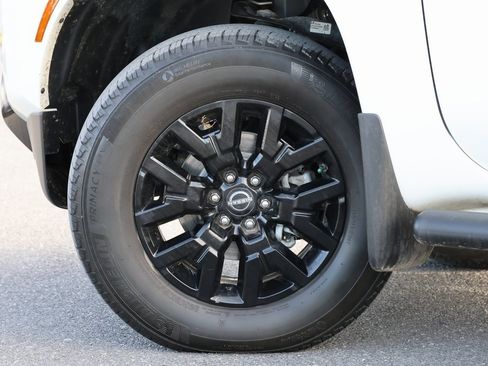 Used 2023 Nissan Frontier SV w/ Midnight Edition Package image 3