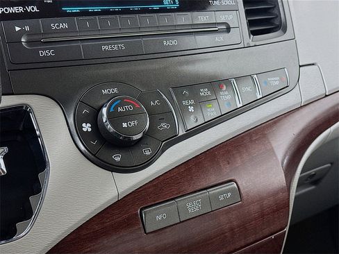 Used 2013 Toyota Sienna XLE image 25