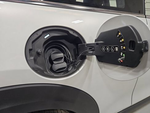 Used 2022 MINI Cooper SE FWD image 5