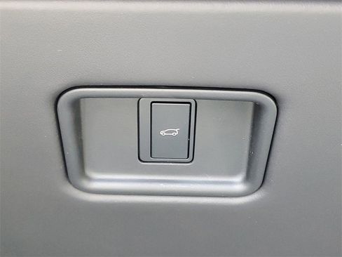 New 2025 Land Rover Range Rover SE image 13