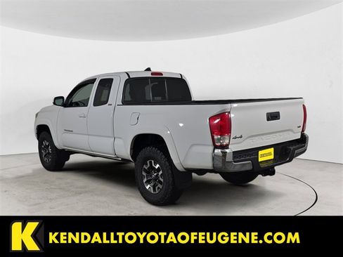 Used 2017 Toyota Tacoma SR5 image 3