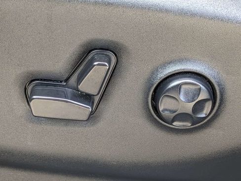 Used 2024 Chrysler Pacifica Limited FWD image 22