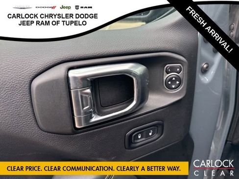 Used 2025 Jeep Wrangler Sahara image 11