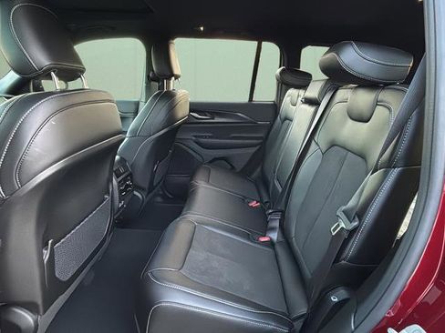 New 2025 Jeep Grand Cherokee Altitude image 21