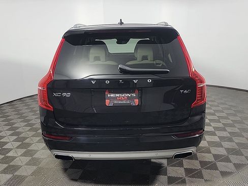 Used 2021 Volvo XC90 T6 Momentum w/ Climate Package image 5