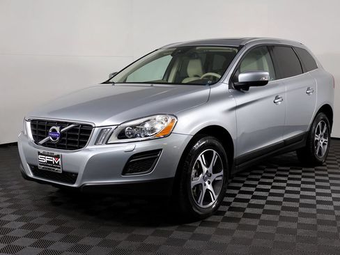 Used 2013 Volvo XC60 T6 AWD/4WD image 2