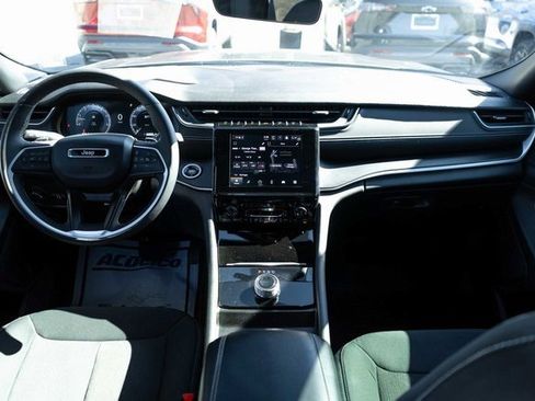 Used 2025 Jeep Grand Cherokee L Laredo w/ Luxury Tech Group I image 15