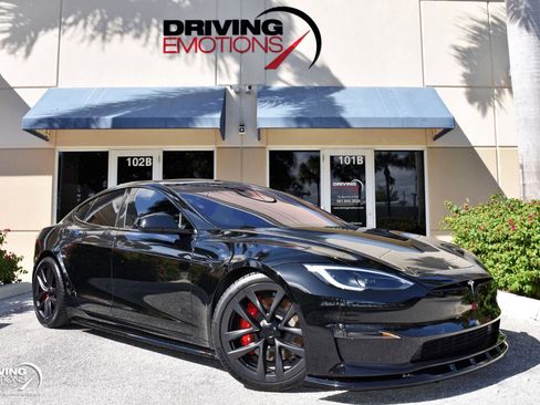 Used 2023 Tesla Model S Plaid image 1