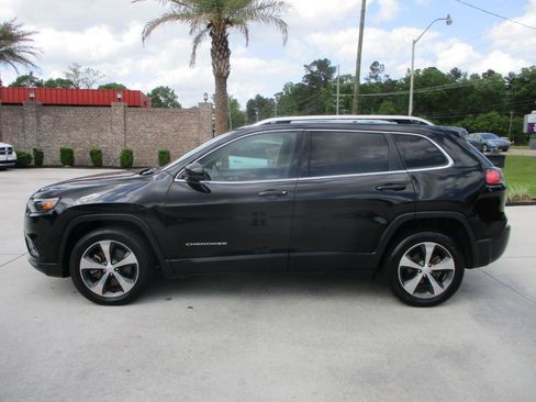 Used 2019 Jeep Cherokee Limited image 1