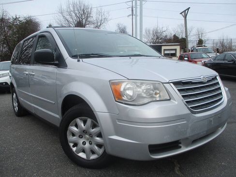 Used 2010 Chrysler Town & Country LX w/ PWR Convenience Group FWD image 2