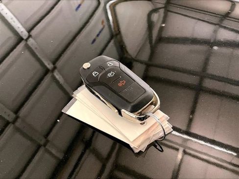 Used 2013 Ford Fusion SE FWD image 9