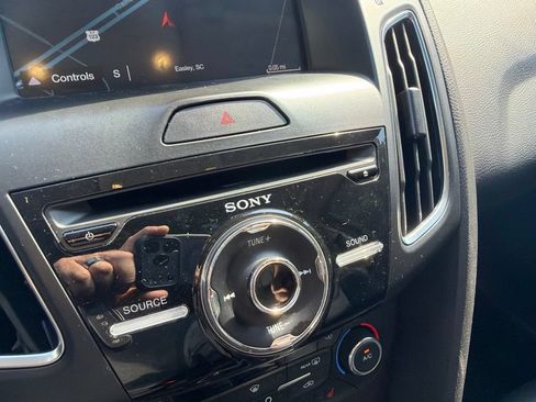 Used 2017 Ford Focus Titanium w/ Titanium Technology Package FWD image 17