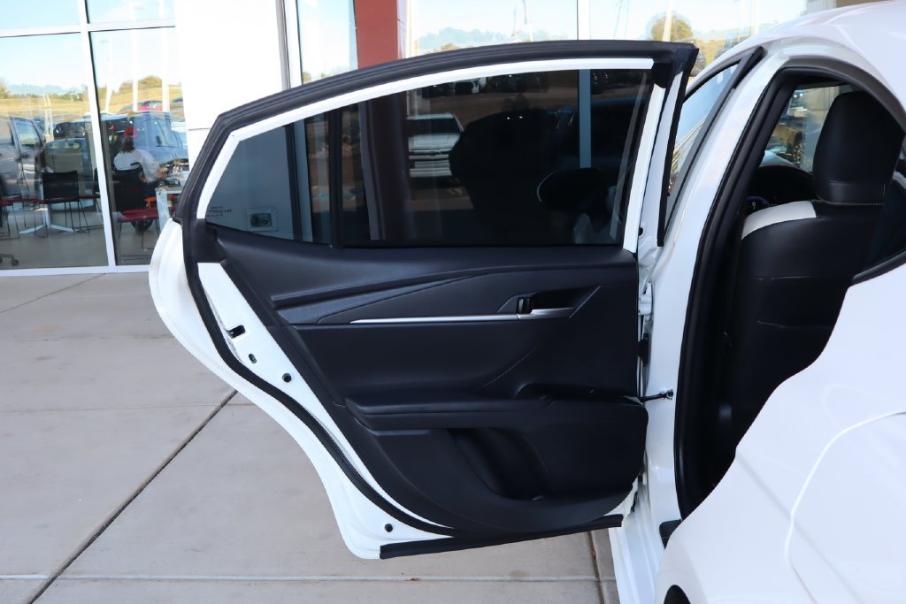 Used 2025 Toyota Camry SE FWD image 31