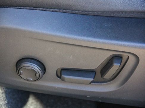 Certified 2025 Volvo XC40 B5 Core w/ Protection Package Premier image 21