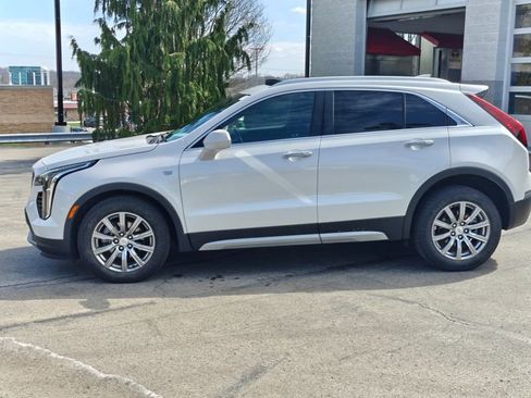 Used 2020 Cadillac XT4 Premium Luxury w/ Cold Weather Package AWD/4WD image 9