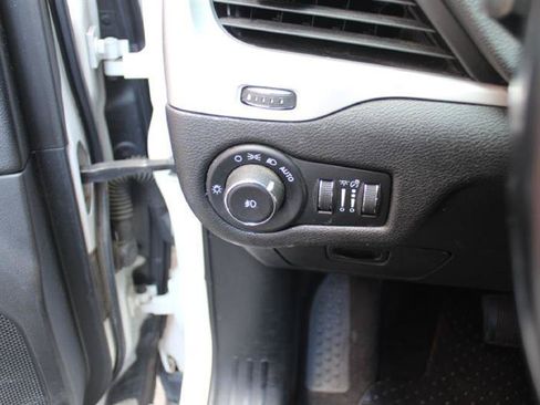 Used 2018 Jeep Cherokee Trailhawk AWD/4WD image 20