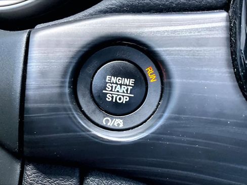 Used 2020 Jeep Grand Cherokee Altitude image 32