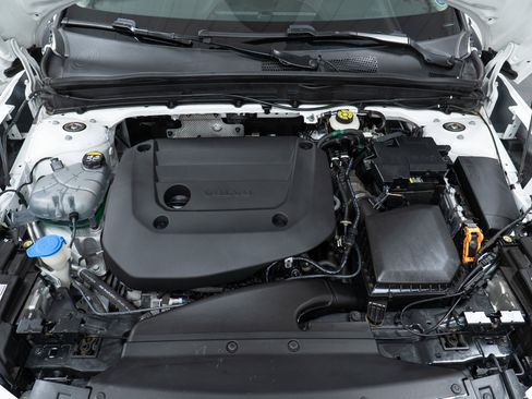 Used 2023 Volvo XC40 B5 Ultimate w/ Climate Package image 9