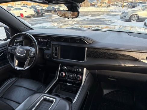 Used 2021 GMC Yukon XL Denali w/ Denali Premium Package image 27