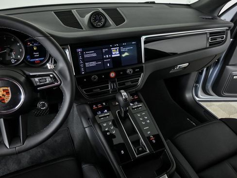 New 2026 Porsche Macan image 14