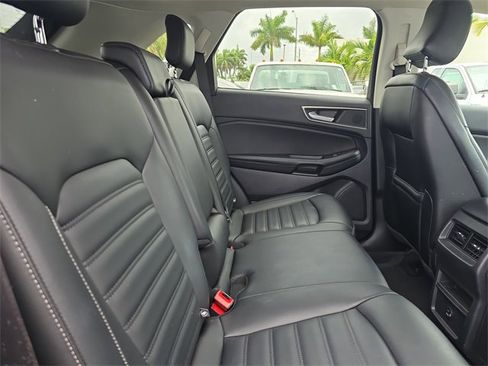 Used 2022 Ford Edge SEL image 11