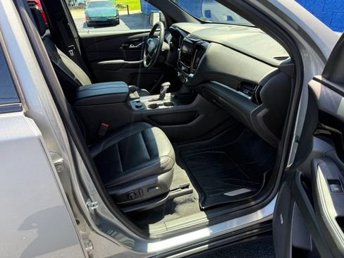 Used 2023 Chevrolet Traverse RS w/ LPO, Floor Liner Package AWD/4WD image 25