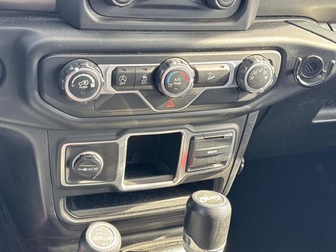 Used 2018 Jeep Wrangler Unlimited Sport image 29