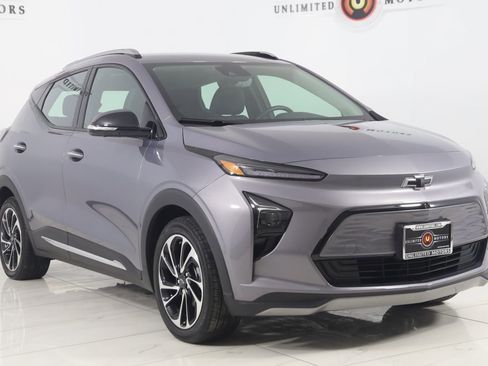 Used 2023 Chevrolet Bolt EUV Premier image 17