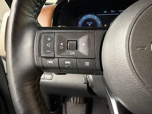 Used 2024 Nissan Pathfinder Platinum w/ Cargo Package AWD/4WD image 16