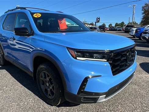 Used 2025 Honda Pilot TrailSport image 3