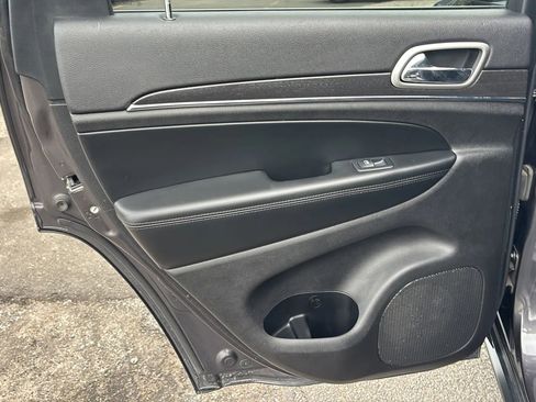 Used 2018 Jeep Grand Cherokee Limited image 14