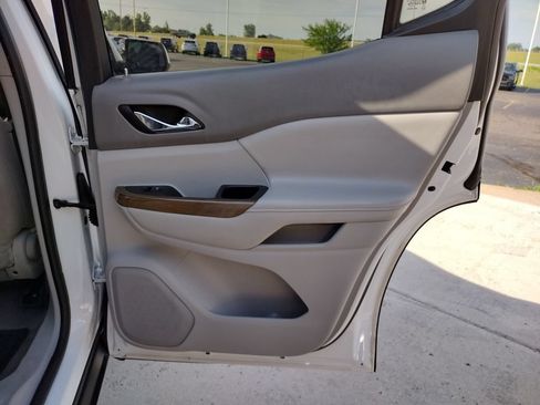 Used 2017 GMC Acadia SLE w/ Driver Alert Package I FWD image 18